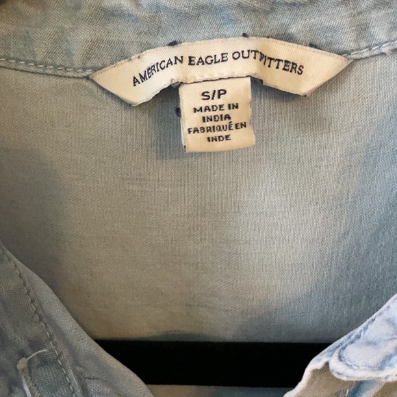 American Eagle sleeveless chambray shirt - Picture 2 of 3